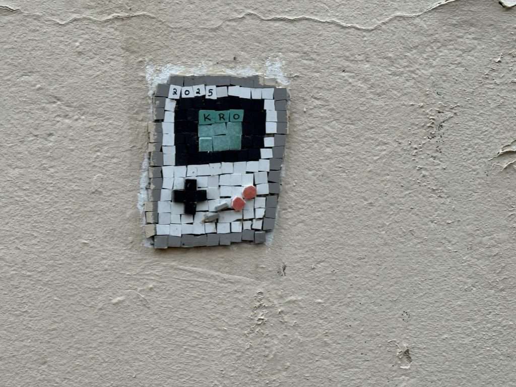 KRO Street Art Gameboy in Tiles Paris
