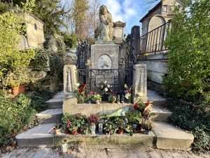 A Guide To Famous Graves In Pere Lachaise Cemetery Paris France
