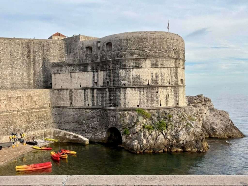 City Walls Dubrovnik Croatia Croatia Map Dubrovnik Croatia Map City Dubrovnik